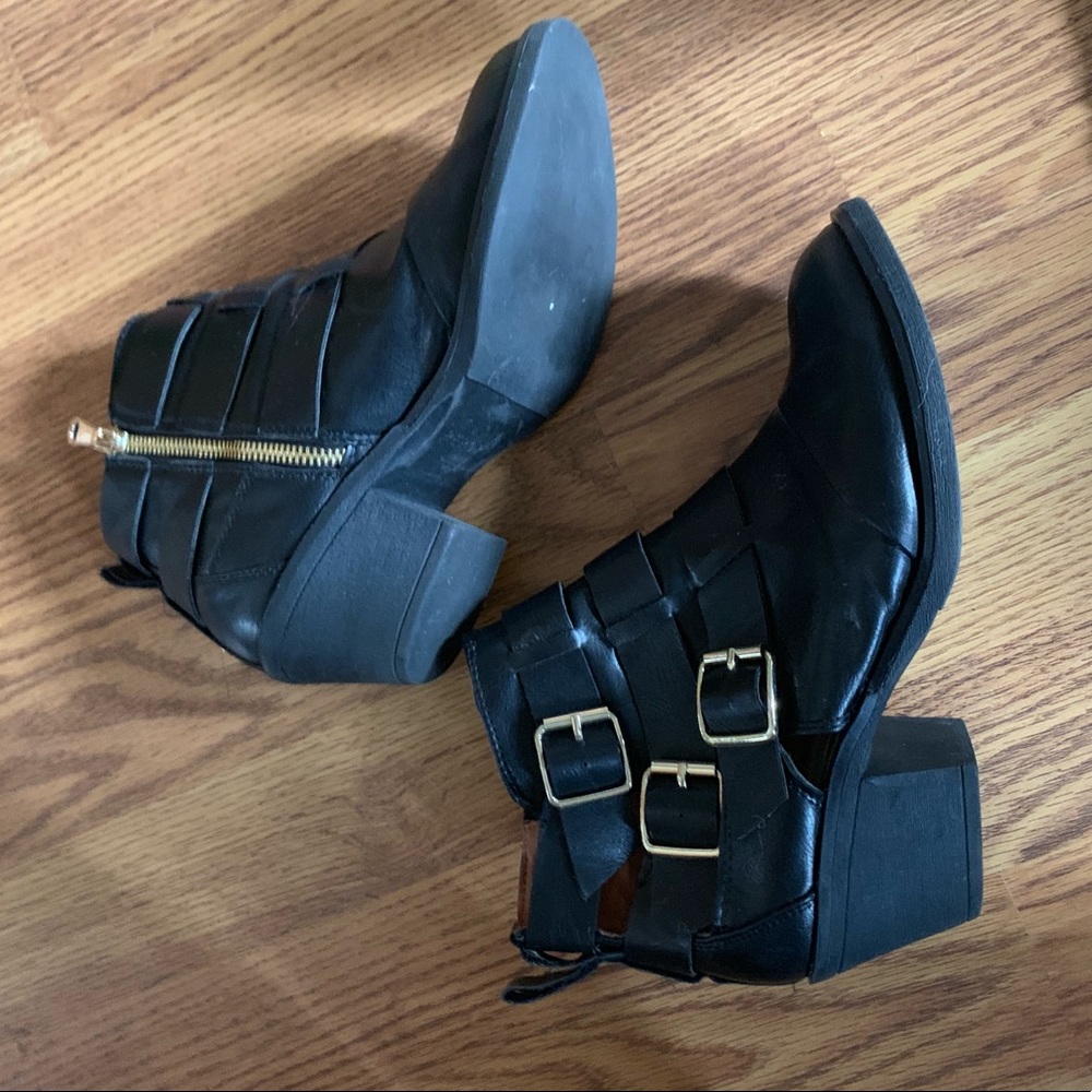 Report booties